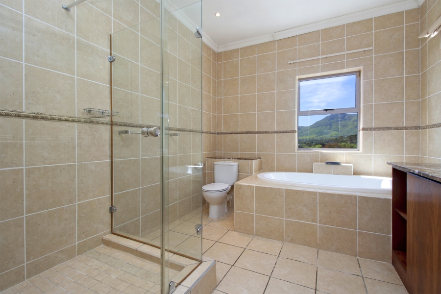 To Let 4 Bedroom Property for Rent in Belvedere Western Cape